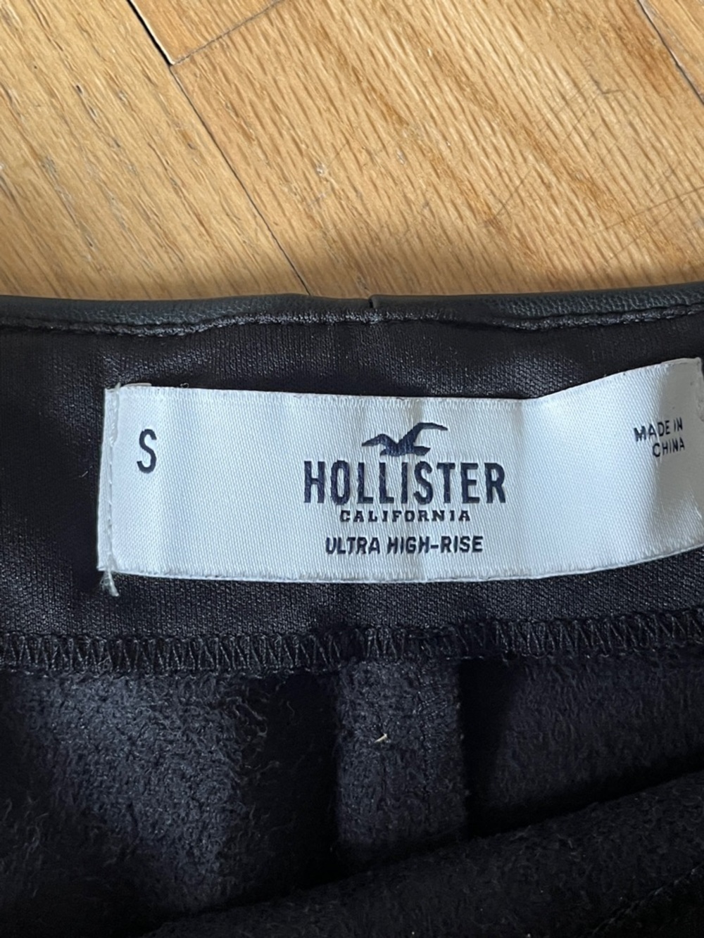 Hollister Black Faux Leather Mini Skirt with Front Seam and Small Slit - Picture 2 of 7